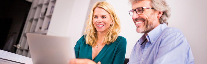 husband and wife researching the mortgage closing process